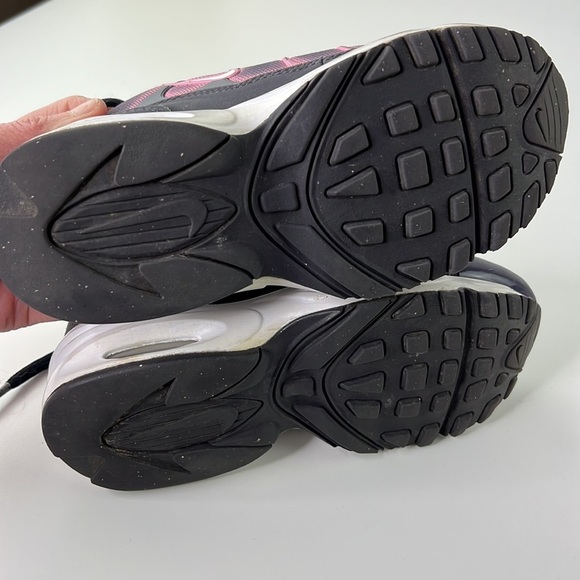 Girl's Nike Air Max Pink Charcoal Running Shoe size 11 - Picture 3 of 8